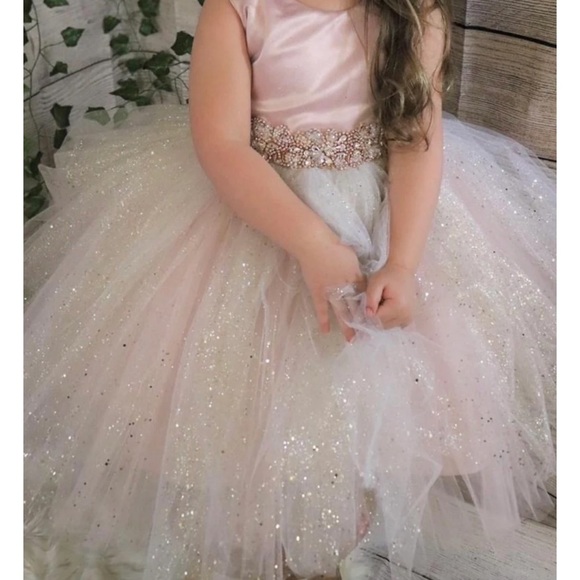 Will fit like size 6-10 it was a corset back - Picture 4 of 8